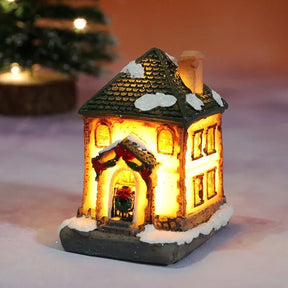 Casette di Natale in miniatura decorate con luci LED.