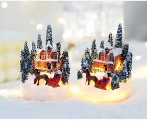 Casette di Natale in miniatura decorate con luci LED.
